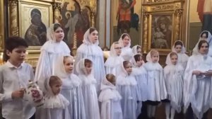 Рождественская песня "В пещере ослик кушает овес"