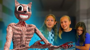 СЫН СИРЕНОГОЛОВЫЙ и КАРТУН КЭТ В реальной жизни! СИРЕНА КЭТ НАПАДЕНИЕ! (Крутые детки) Cool Kids