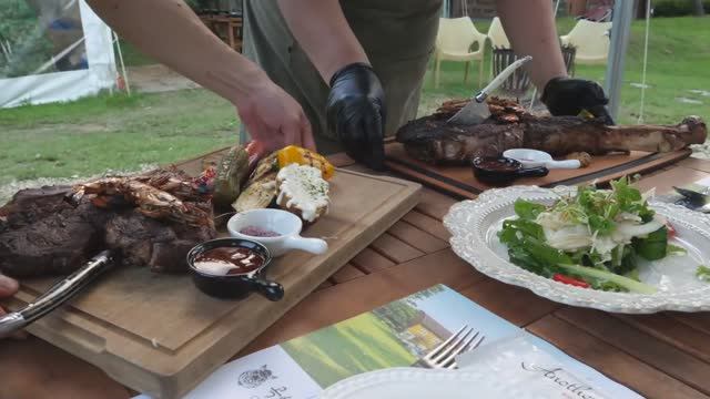 Стейки и котлеты. Залипательное видео смотреть онлайн