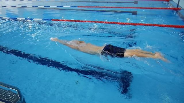 Как делать разворот маятник в бассейне? Техника, ошибки