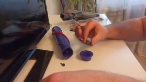 Разборка роликовой щётки пылесоса Dyson V7, замена ленточной щетки на валике.