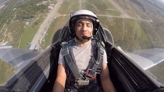 ¡Piloté un Avión de Combate en Rusia! ✈️?? Así se Siente la Fuerza G смотреть онлайн