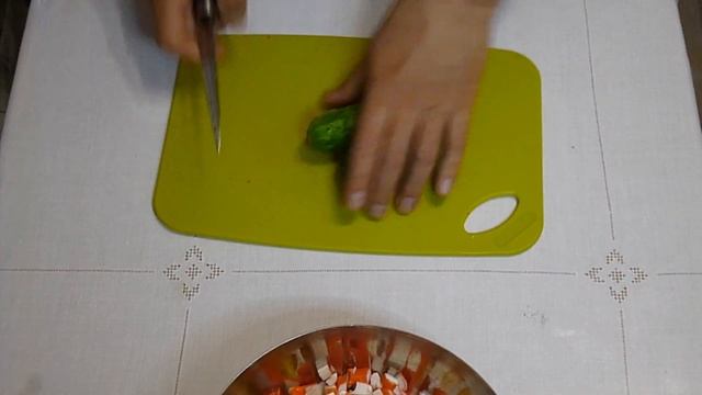 Простой САЛАТ с КРАБОВЫМИ палочками, классический рецепт / Вкусный крабовый салат пошаговый рецепт смотреть онлайн