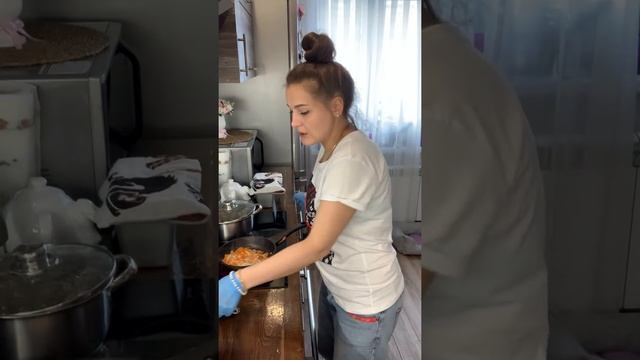 Поменяла кастрюли, снова густой суп ?? смотреть онлайн