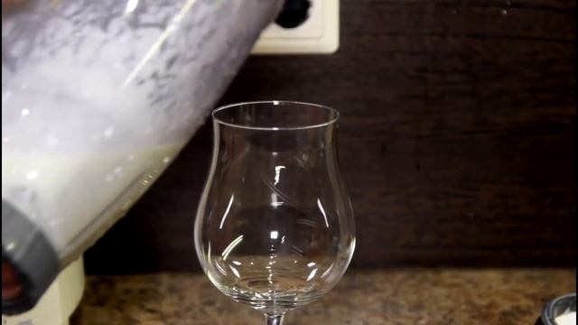 Молочные коктейли с мороженым: 5 вкусных рецептов! смотреть онлайн