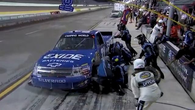 2011 Ford 200 - Kevin Harvick Spin in pit road смотреть онлайн