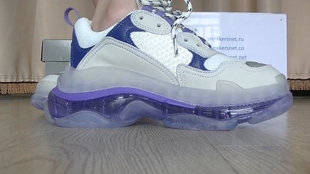 BALENCIAGA TRIPLE S CLEAR SOLE SNEAKER WHITE PURPLE ON FEET смотреть онлайн