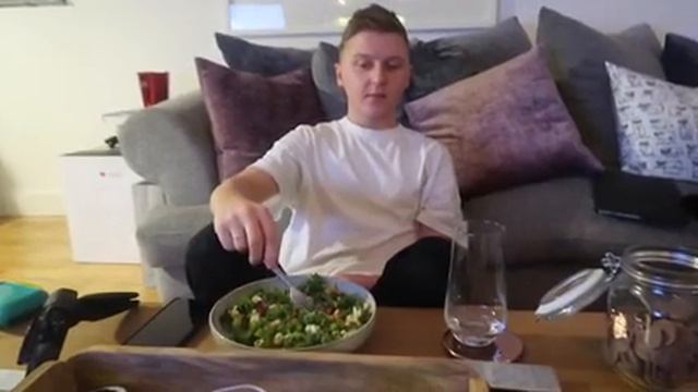 IMPOSSIBLE SHAPED JENGA GAME... смотреть онлайн