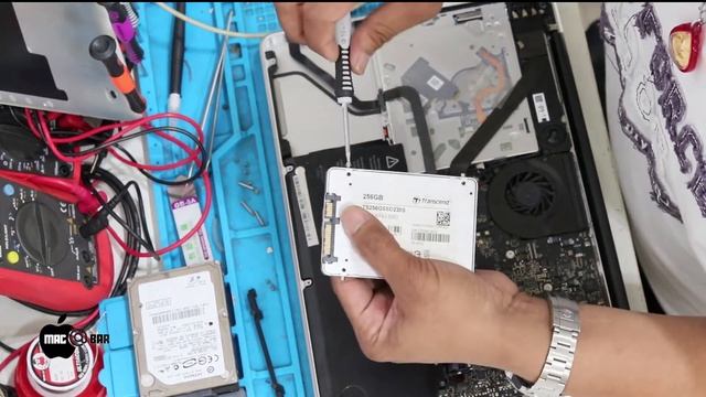 วิธีการเปลี่ยน SSD Macbook Pro 2008 - 2012 смотреть онлайн