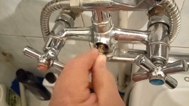 ВРЕМЕННЫЙ ( неполный ) РЕМОНТ СМЕСИТЕЛЯ холодной и горячей воды в ванной смотреть онлайн