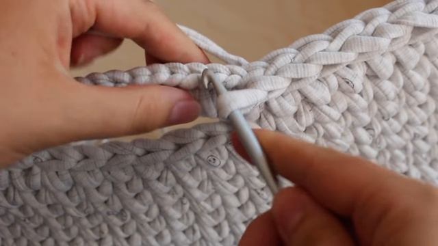 СУПЕР ЛЮЛЬКА Крючком с ДЕРЕВЯННЫМ дном. Аккуратный ОКРУГЛЫЙ КАПЮШОН! Люлька из трикотажной пряжи смотреть онлайн