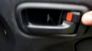 Как снять обшивку двери на Toyota RAV4 2003