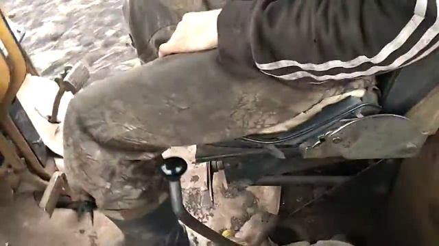 Бороним паля на ДТ 75 смотреть онлайн