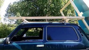 Погрузка лодки на крышу авто.