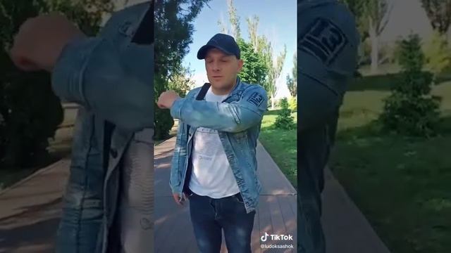 #VINE МУЖ НЕ ХОЧЕТ ГОВОРИТЬ ГДЕ ОН БЫЛ ИЛИ ПО ЧЁМ ХОТДОГИ ???? #людасаша #вайн #тикток #2021 смотреть онлайн