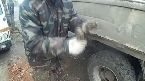 Если гайка прикипела к футорке