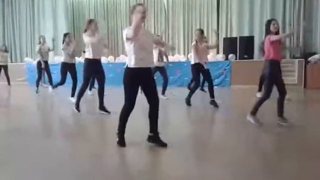 Крутой танец от учащиеся в школе лицей 62 смотреть онлайн