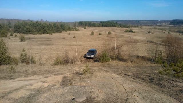 В гору по глине на Nissan Patrol смотреть онлайн