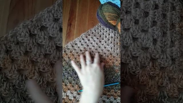 Обзор на теплый платок (бактус, шаль), связанный крючком? смотреть онлайн