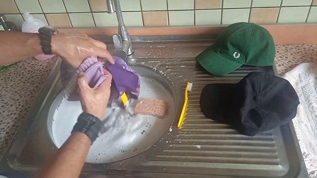 Как правильно постирать бейсболку, кепку.