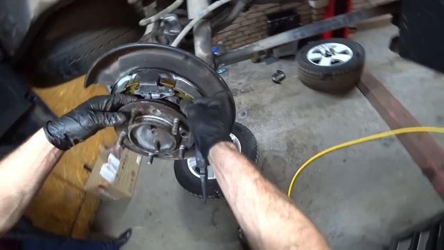 LC200 Замена колодок ручника. Регулировка ручника. смотреть онлайн