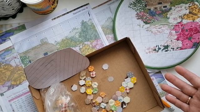 Мини влог: продвижения в вышивке, шью косметичку в лоскутной технике смотреть онлайн