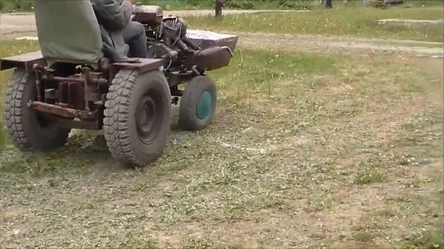 Минитрактор ,делаем пол в гараже,возим щебень.