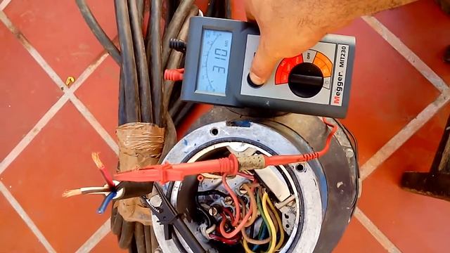 Megando Bomba Sumergible de 8Hp Marca FLYGT debanado respecto a carcaza. смотреть онлайн