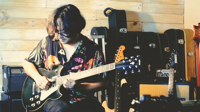 Jumping At Shadow : solo cover - Yamaha SG-600 смотреть онлайн