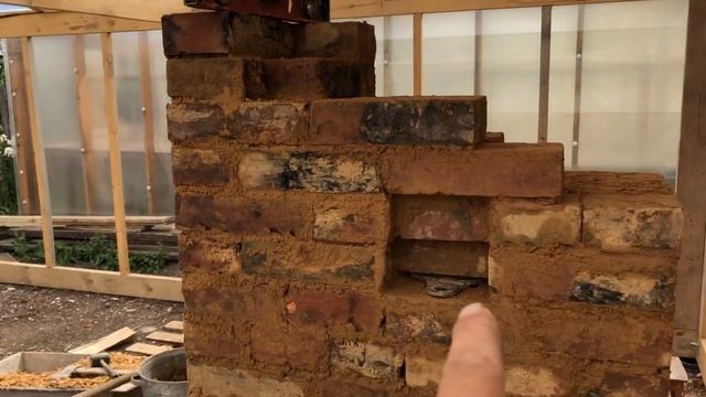 Как построить ЗИМНЮЮ ТЕПЛИЦУ своими руками? КИРПИЧНАЯ ПЕЧЬ от А до Я! (3 часть) смотреть онлайн