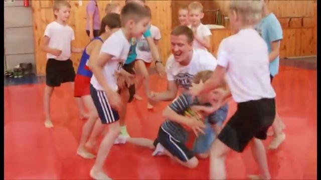 Гость лагеря "Победа" Заслуженный мастер спорта России по лыжным гонкам Иван Алыпов смотреть онлайн