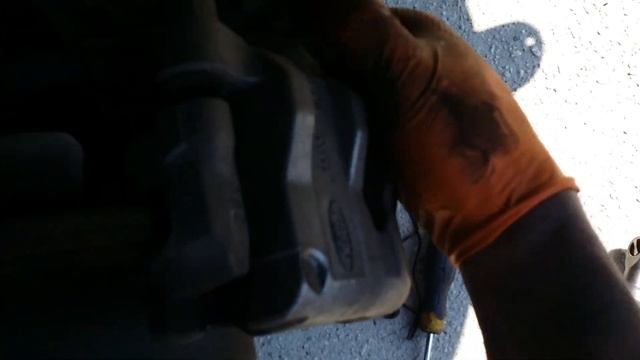 FORD ESCAPE 2013 REAR BRAKE PADS REPLACEMENT смотреть онлайн
