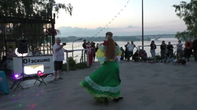 Танцевальный коллективы КАРАВАН и ЭЛЕГАНТНОСТЬ Парк Новые Водники,15 06 19,8 смотреть онлайн
