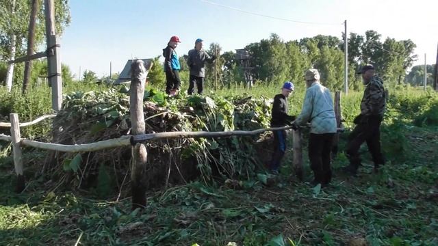 Лопух-репей укладывается в куб. Потом на нём могут быть бахчи. 11. 07. 2019 смотреть онлайн
