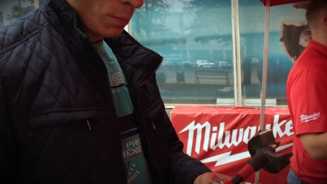 Самоврезающаяся насадка по дереву Milwaukee Swichblade 48255150 и дрель M18 FUEL ONEPD-0X 493345191