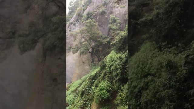 Dunhida fall Badulla , Sri Lanka смотреть онлайн