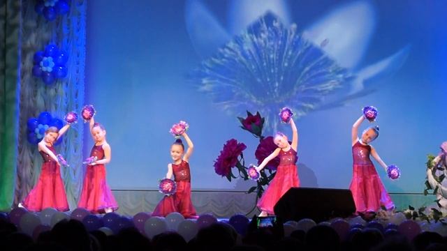 Коллектив Кнопочки г Санкт - Петербург Танец Волшебный цветок ГБДОУ № 22 Колпинского района смотреть онлайн