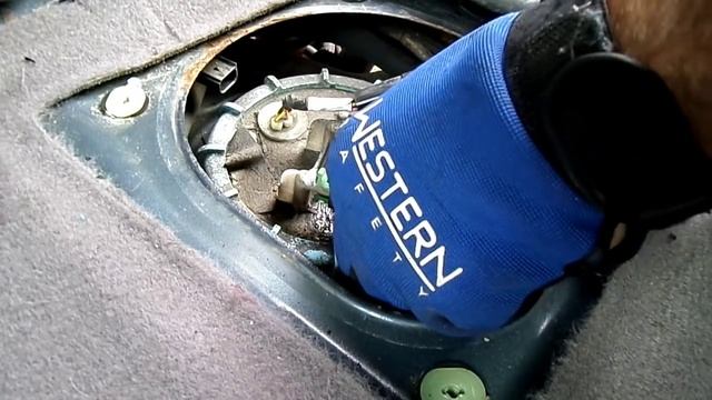 Ford Escape Mazda Tribute Fuel Pump Removal смотреть онлайн