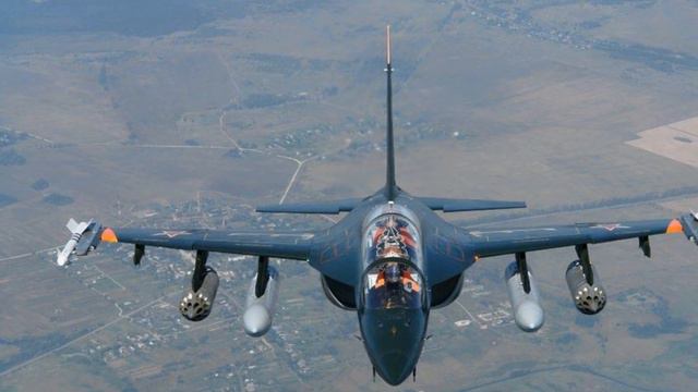 Россия подписала контракты на поставку за рубеж около ста учебно-боевых самолётов Як-130 смотреть онлайн