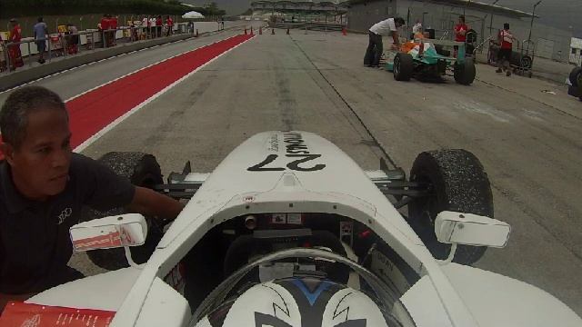 Sepang pit-lane разговор с инженером