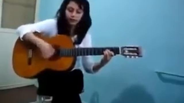 Таджичка играет на гитаре и поет смотреть онлайн
