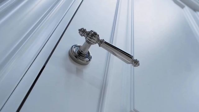 Коллекция AFINA - классические двери в эмали с багетом фигурной филенкой (VictoriaPorte) Белая двер смотреть онлайн