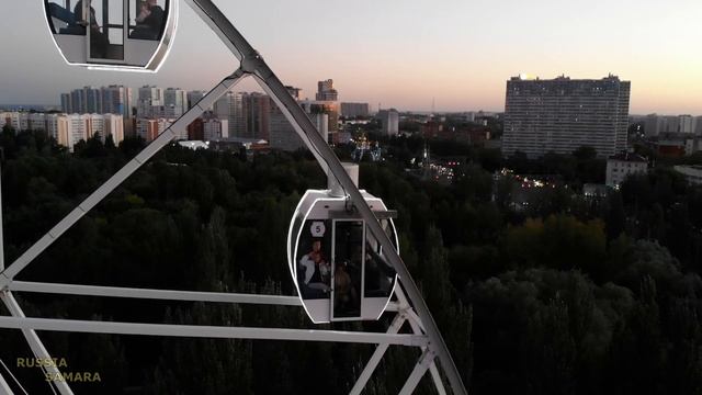 Колесо обозрения высотой 55 метров в парке Гагарина г.Самара / Russia смотреть онлайн