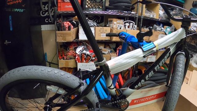 2021 SE Bikes 24" Cruiser Unboxing @ Harvester Bikes смотреть онлайн