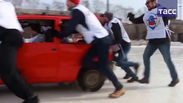 В Екатеринбурге состоялся первый в Мире турнир по Автокерлингу смотреть онлайн