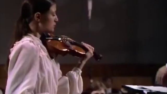 Viktoria Mullova plays the Sibelius Concerto in 1980 смотреть онлайн