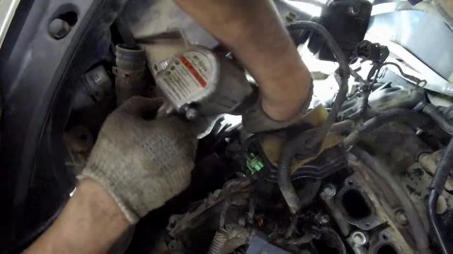 СНИМАЕМ МОТОР с Кадилак SRX 1 смотреть онлайн