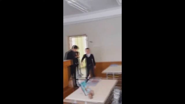 ШЕСТИКЛАССНИК ВОЗОМНИЛ ИЗ СЕБЯ КОМАНДИРА РОТЫ! ШОК! смотреть онлайн