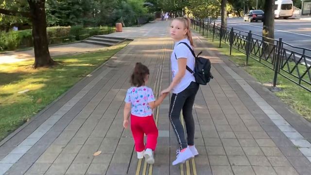 Гуляем по Сочи/встретили подругу?/обед в кафе?? смотреть онлайн
