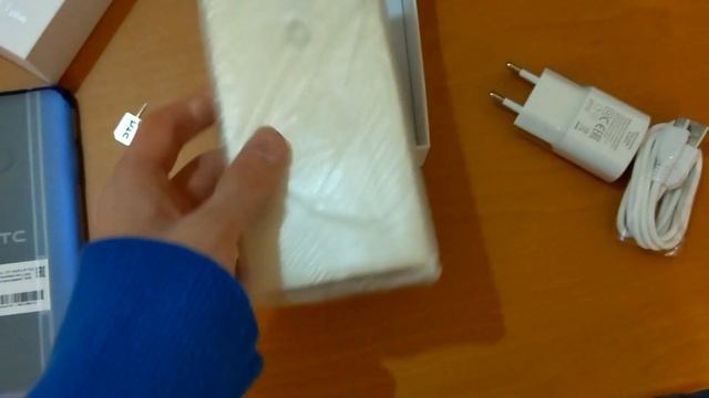 HTC Wildfire E1 Plus - РАСПАКОВКА И ПЕРВОЕ ВКЛЮЧЕНИЕ смотреть онлайн